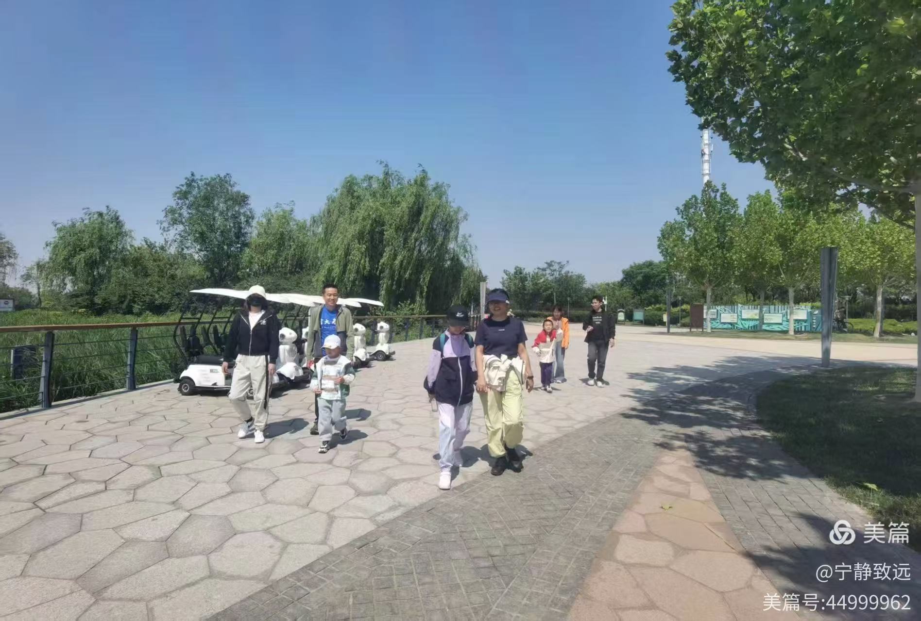 老将和小将畅享春光